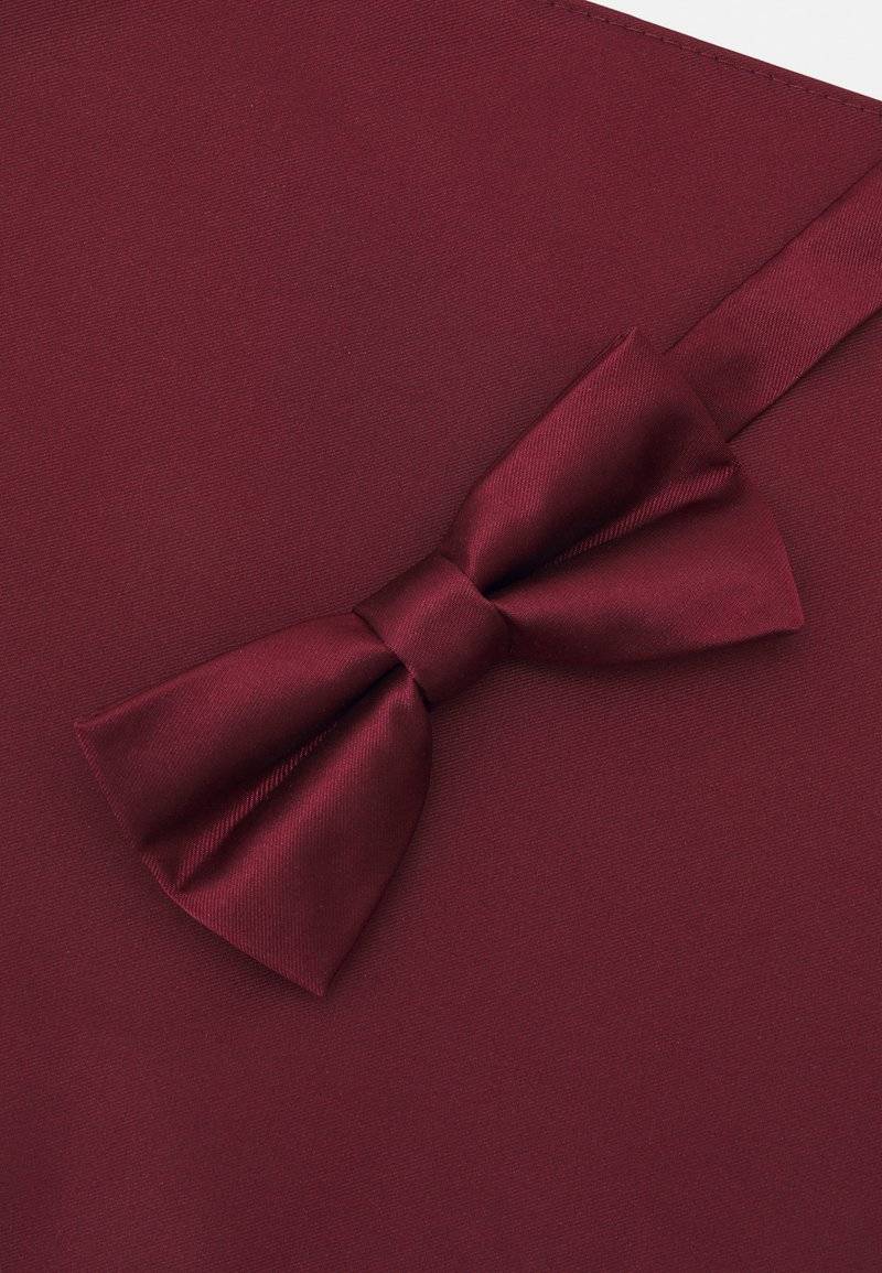 Pier One Pier One SET - Pocket square - bordeaux Angebote