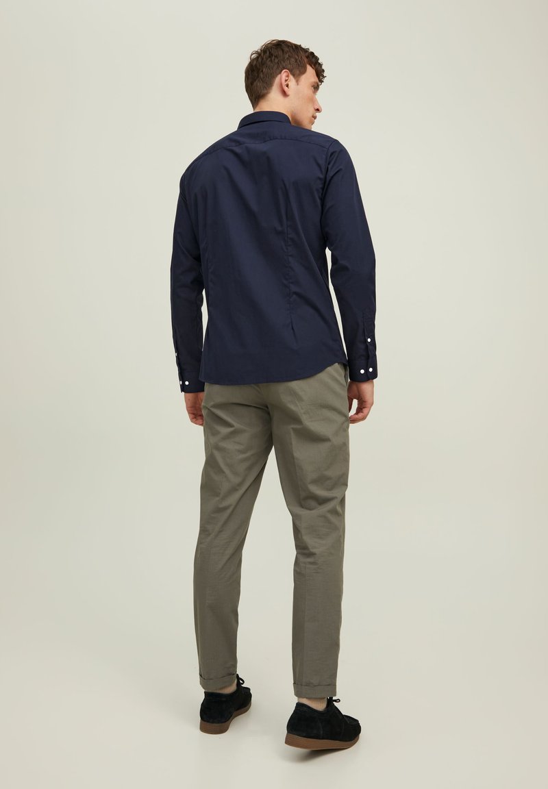 Jack & Jones Jack & Jones JJJOE SHIRT PLAIN - Formal shirt - navy blazer im Angebot