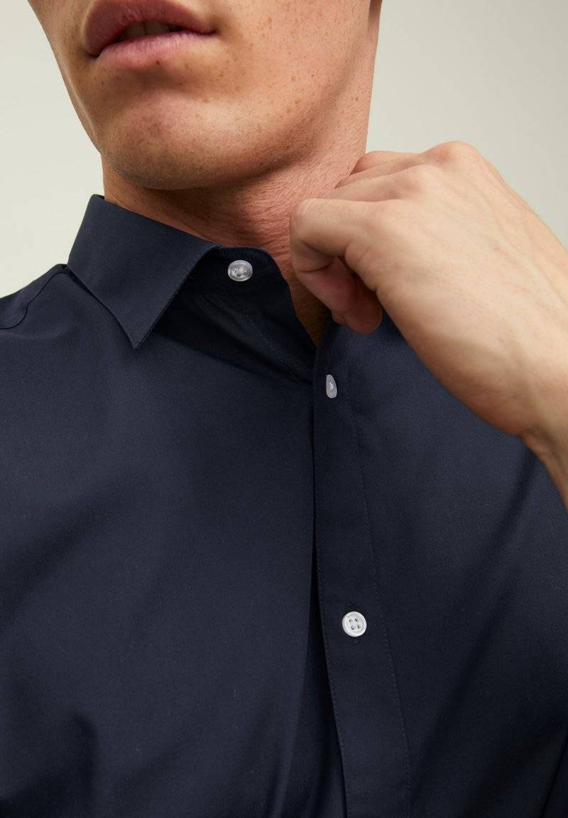 Jack & Jones Jack & Jones JJJOE SHIRT PLAIN - Formal shirt - navy blazer im Angebot