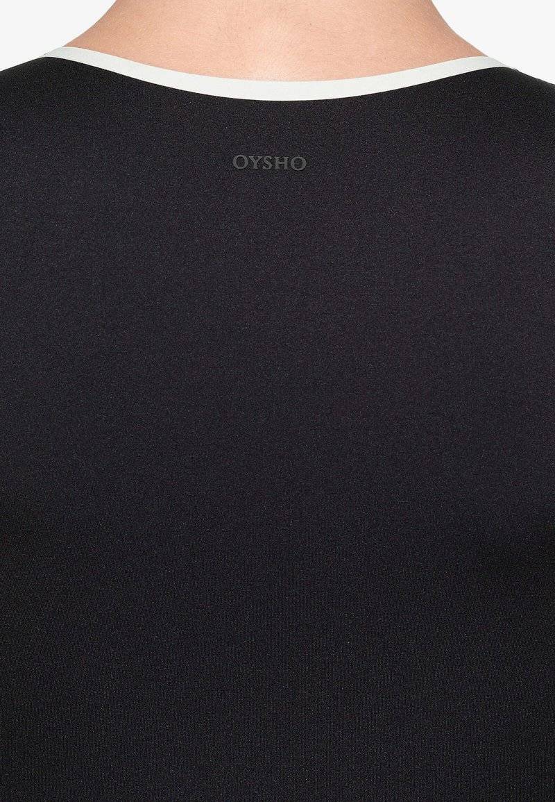 OYSHO OYSHO PERFECT-ADAPT PIPING - Sports T-shirt - black Lagerräumung