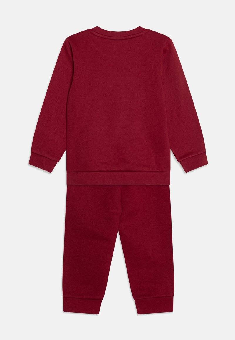 Puma Puma MINICATS CREW JOGGER UNISEX SET - Tracksuit - intense red Flash Sale