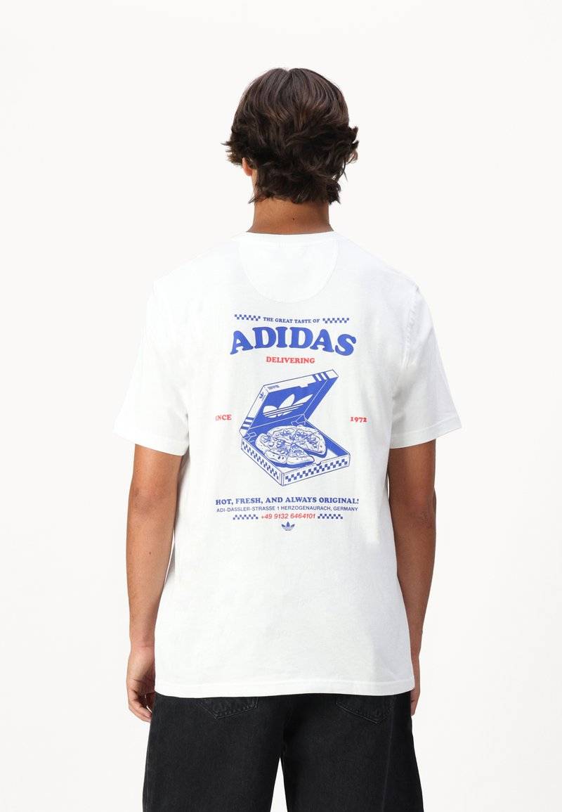 adidas Originals adidas Originals STREET APETIT UNISEX - Print T-shirt - white Weihnachtsangebot