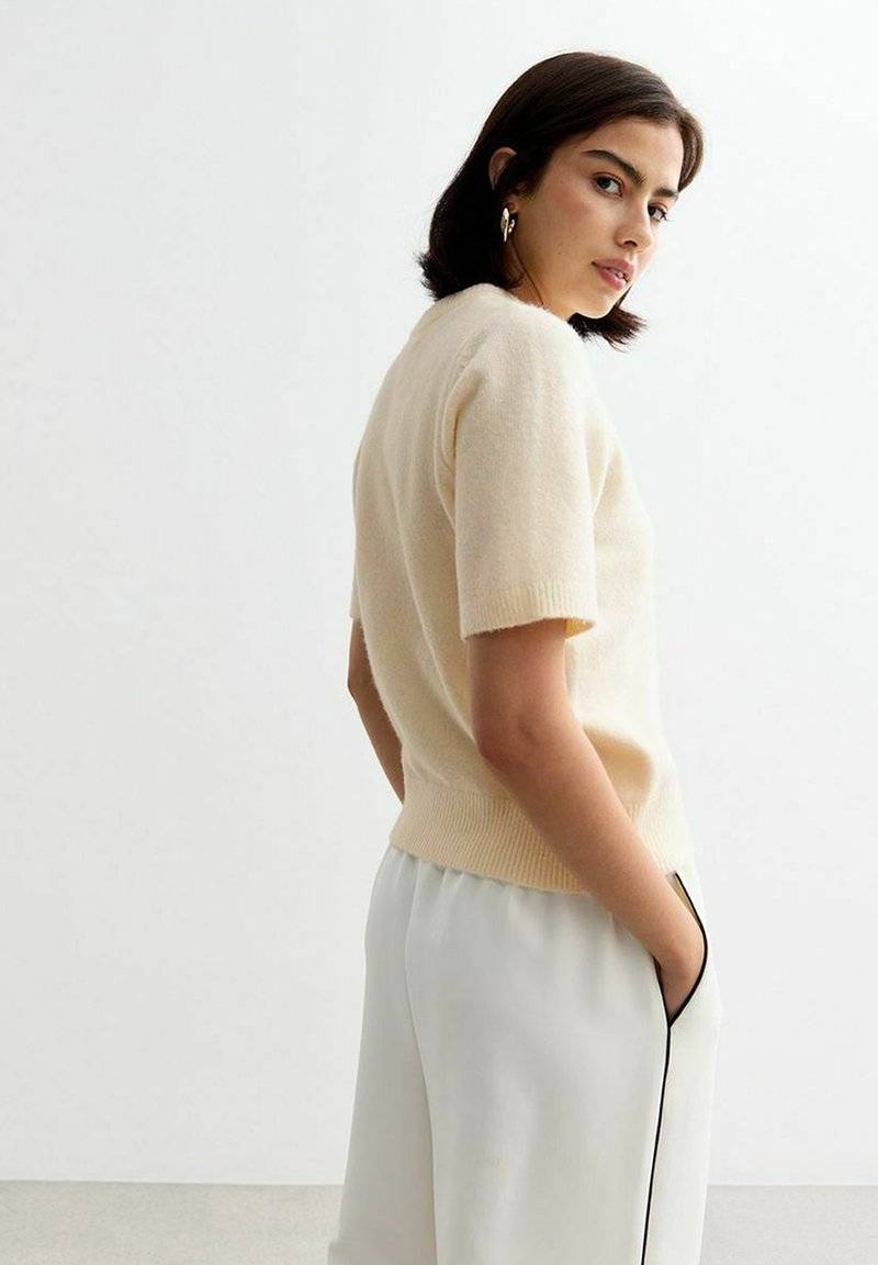 New Look New Look SHORT SLEEVE - Basic T-shirt - cream Große Rabatte