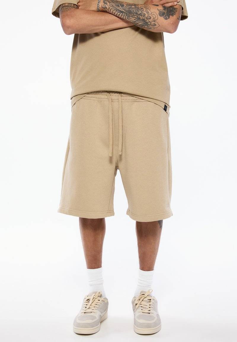 PULL&BEAR PULL&BEAR SET BERMUDA SHORTS AND T-SHIRT - Tracksuit bottoms - sand Neuheiten