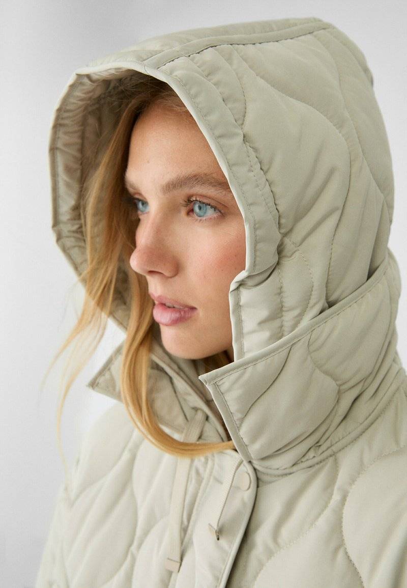Stradivarius Stradivarius PUFFER - Winter jacket - white Saisonale Angebote