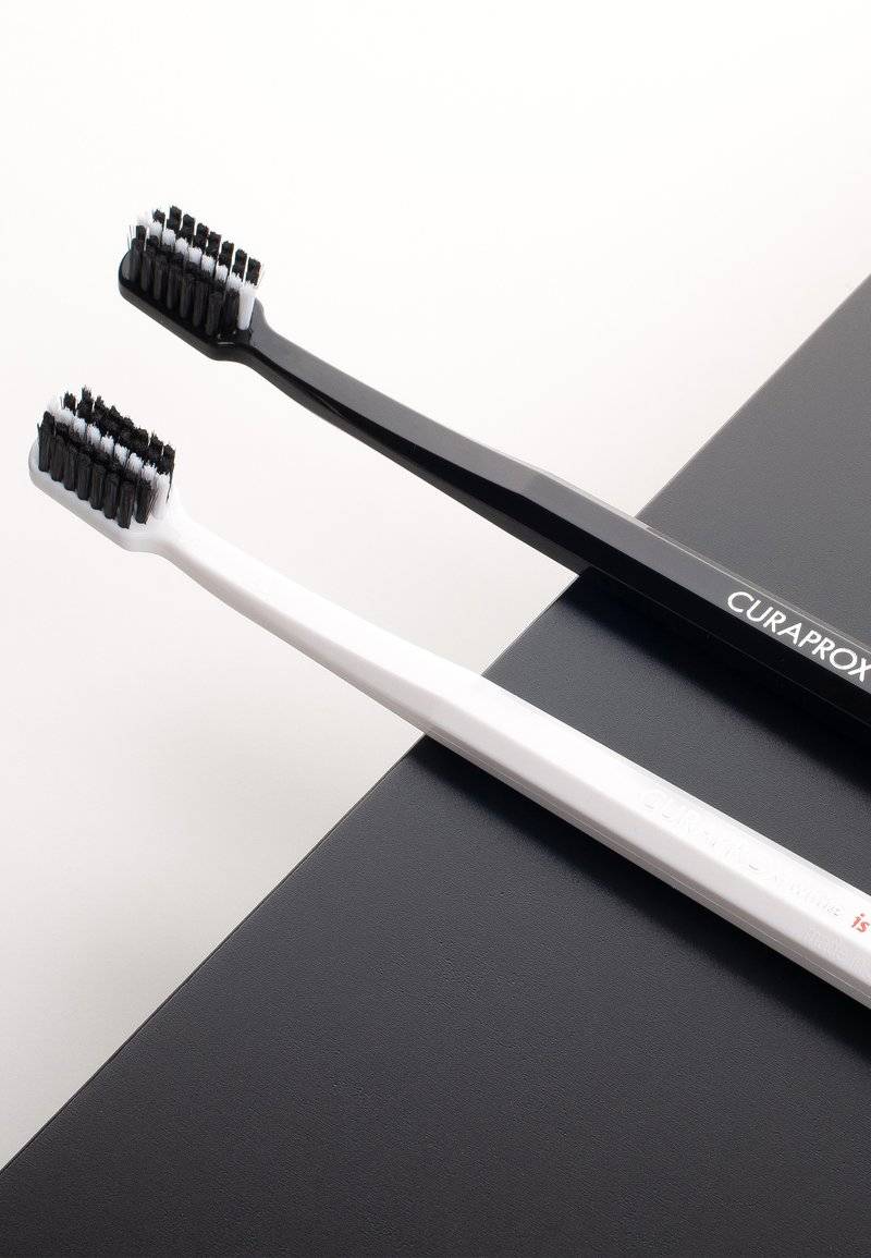 Curaprox Curaprox BLACK IS WHITE BLACK/WHITE DUO - Dental care tool - black Bis zu 65% Rabatt