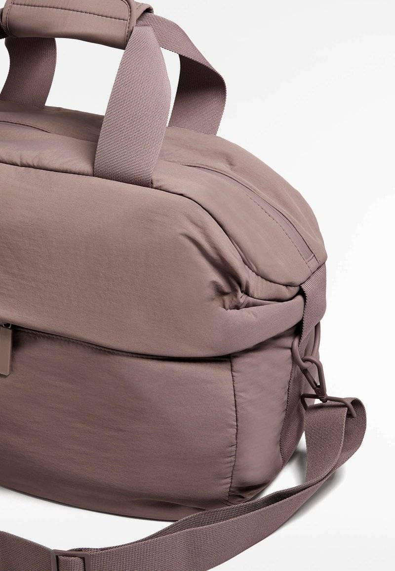 OYSHO OYSHO WITH FLAP POCKET - Sports bag - pink Cyber Monday