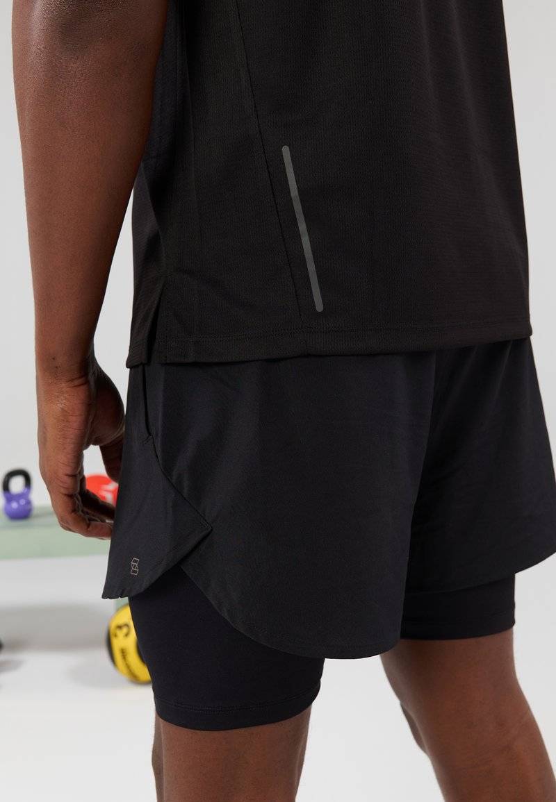 Pier One Sport Pier One Sport Basic T-shirt - black Bestseller