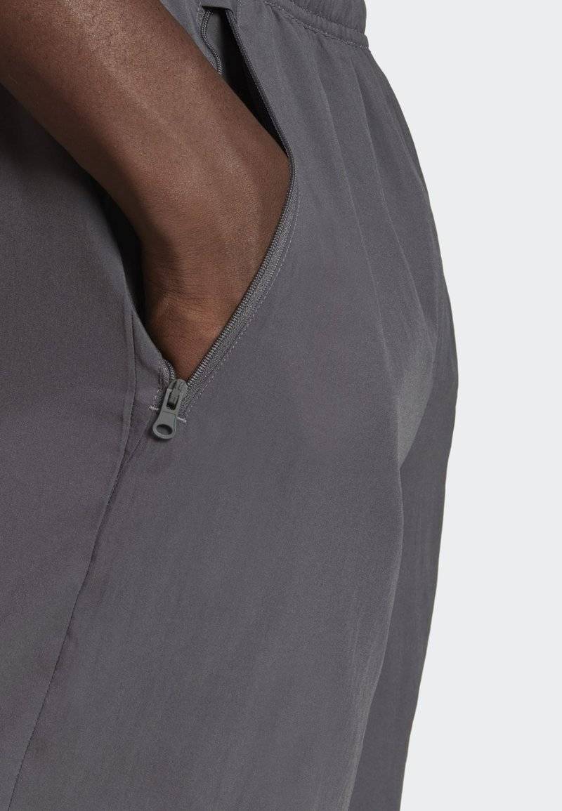 adidas Performance adidas Performance ESSENTIALS WOVEN - Sports shorts - grey Saisonale Angebote
