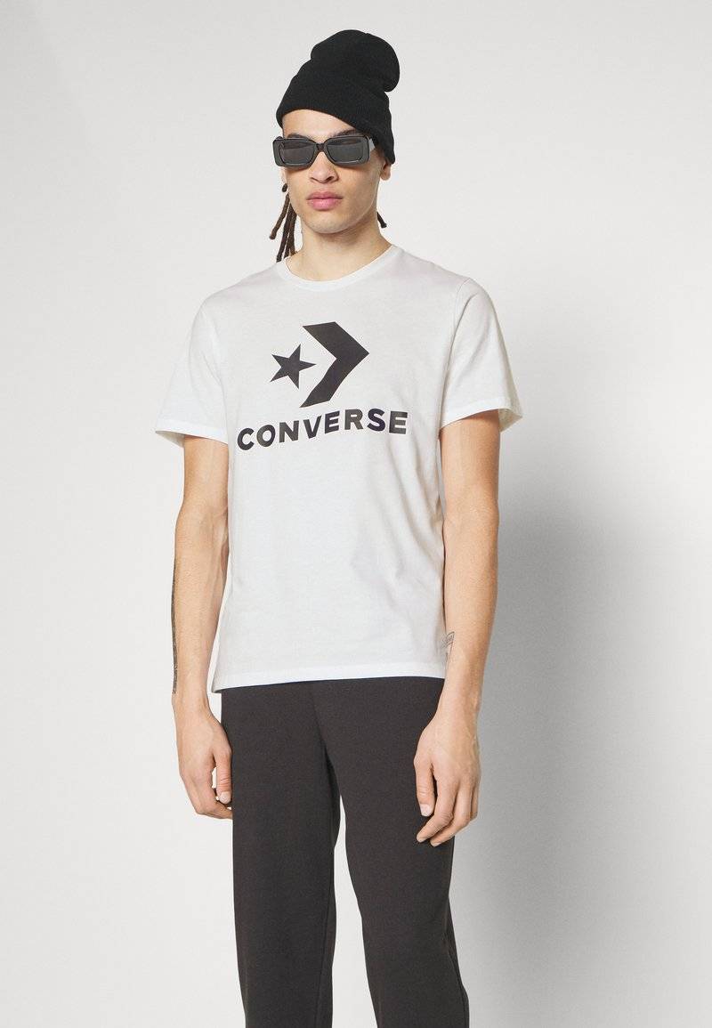 Converse Converse GO TO STAR CHEVRON TEE UNISEX - Print T-shirt - white Nur für heute