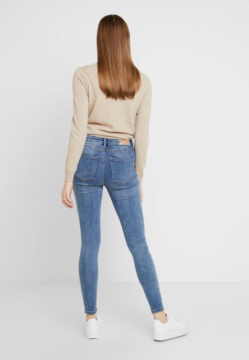 ONLY ONLY ONLMILA - Jeans Skinny Fit - medium blue denim Kostenloser Versand international