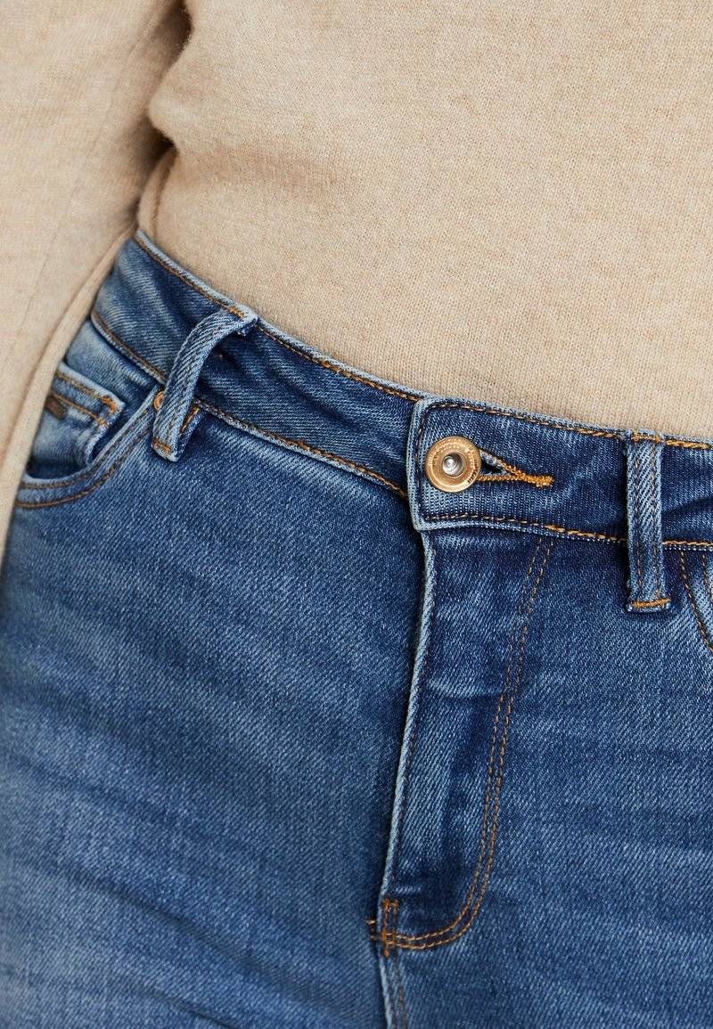 ONLY ONLY ONLMILA - Jeans Skinny Fit - medium blue denim Kostenloser Versand international