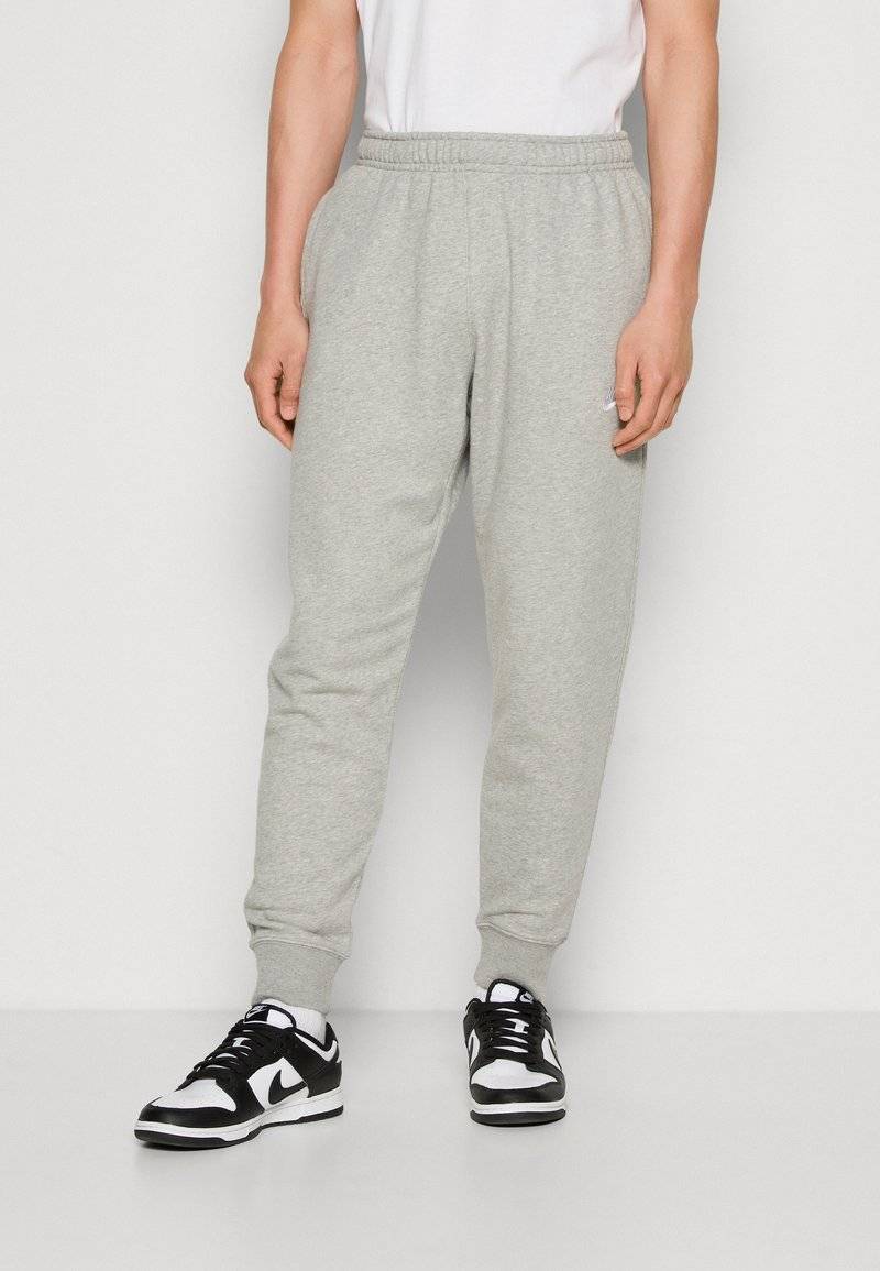 Nike Sportswear Nike Sportswear CLUB JGGR FT - Tracksuit bottoms Begrenzt auf 3 Tage
