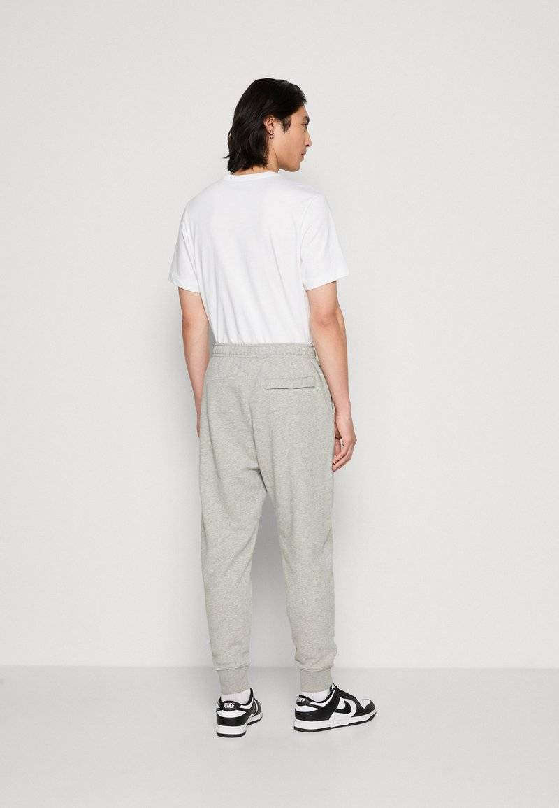 Nike Sportswear Nike Sportswear CLUB JGGR FT - Tracksuit bottoms Begrenzt auf 3 Tage