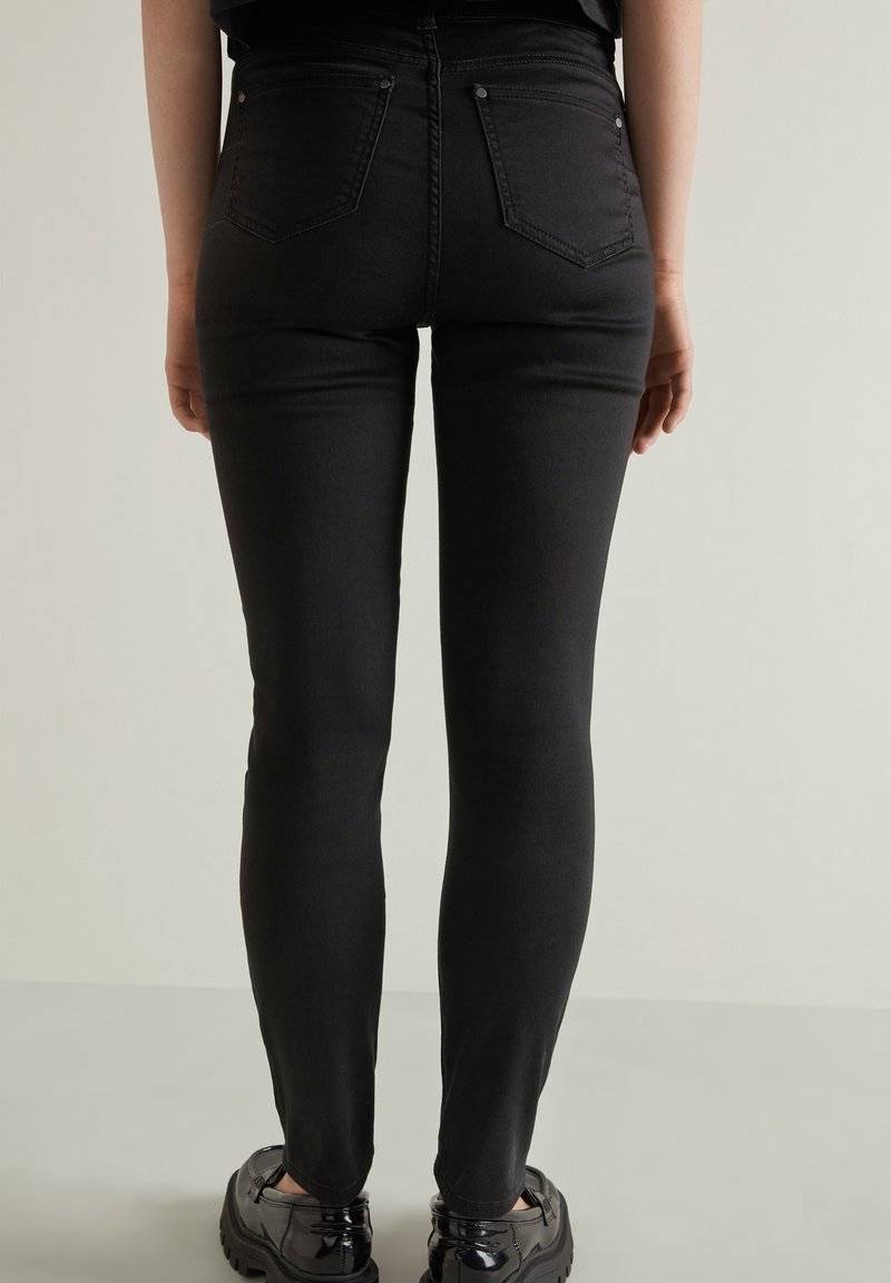 Tezenis Tezenis PUSH-UP - Slim fit jeans - nero 2025