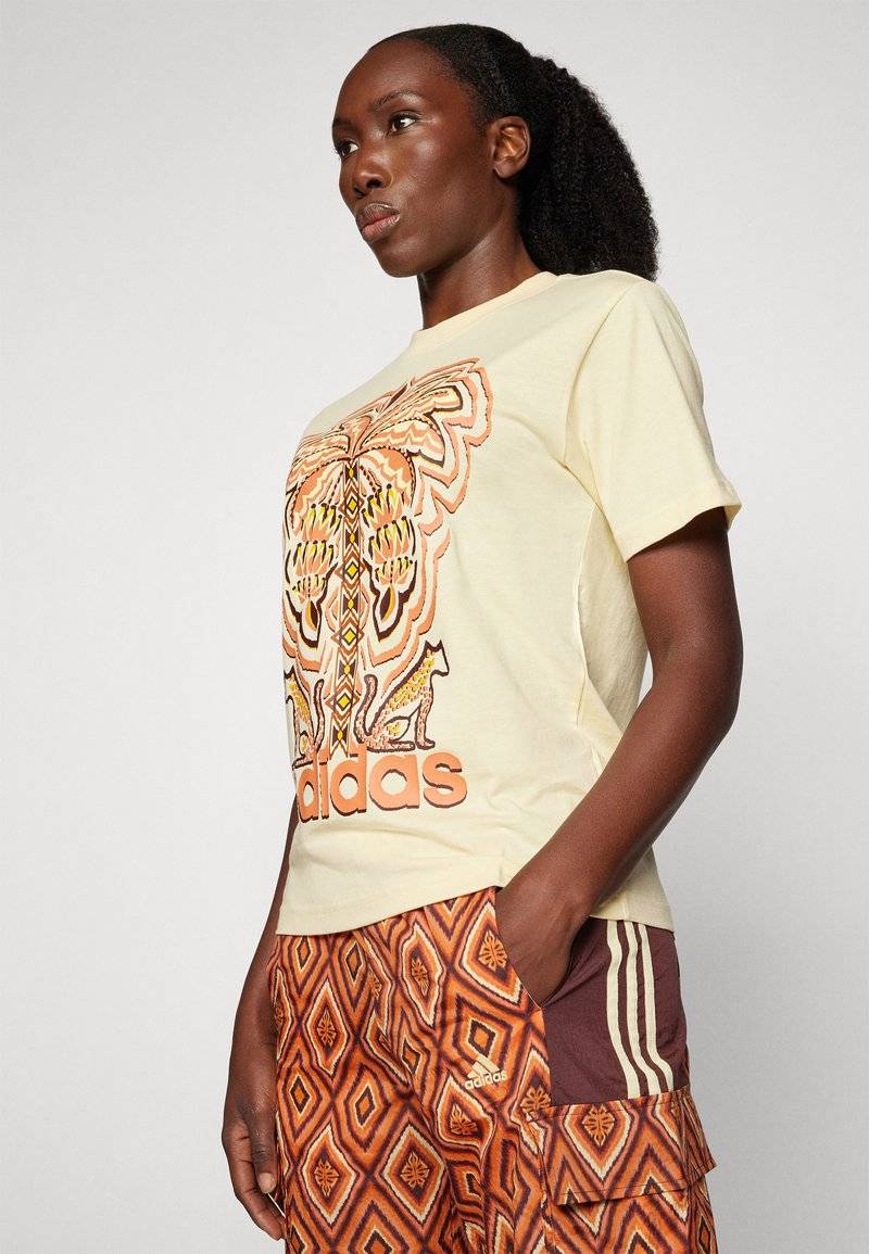 adidas Sportswear adidas Sportswear ADIDAS FARM RIO GRAPHIC - Print T-shirt - easy yellow Osterangebot