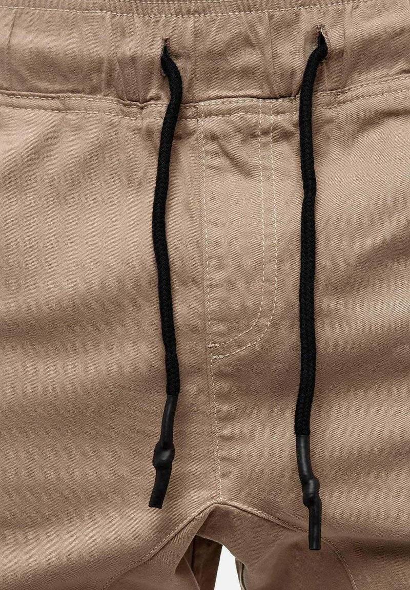 Tazzio Tazzio Cargo trousers - beige Bis zu 60% Rabatt