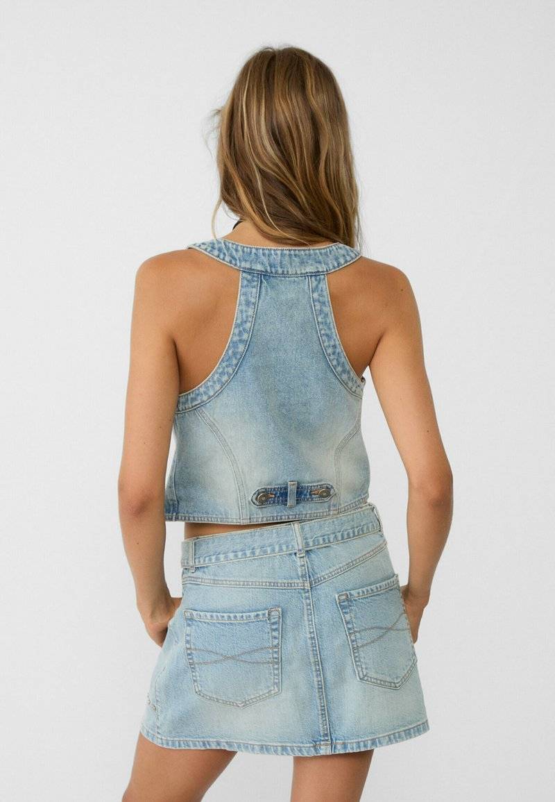 Stradivarius Stradivarius STUDDED - Waistcoat - laser denim Bis zu 65% Rabatt