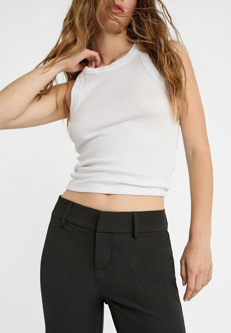 Stradivarius Stradivarius TAILORED FLARED - Trousers - black Bis zu 55% Rabatt
