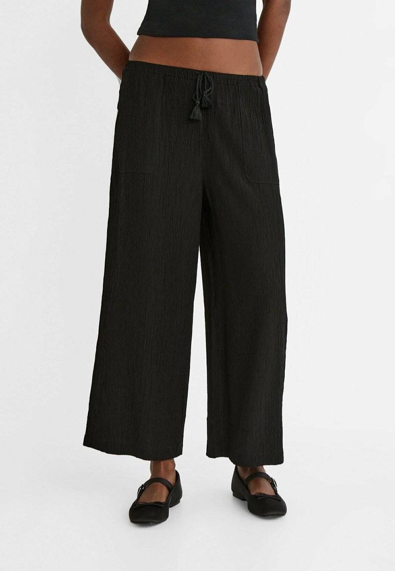 Stradivarius Stradivarius FLOWING CULOTTES - Trousers - black Rabatte dieses Monats