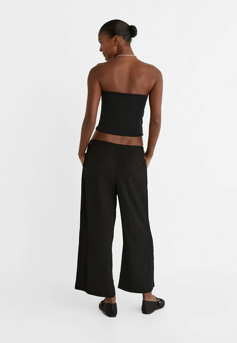 Stradivarius Stradivarius FLOWING CULOTTES - Trousers - black Rabatte dieses Monats